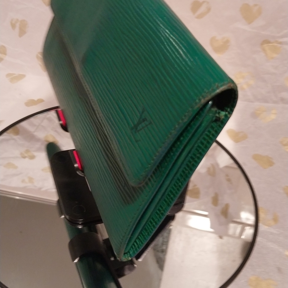 Authentic Louis Vuitton Epi Leather Green  Long  Wallet - Picture 8 of 15